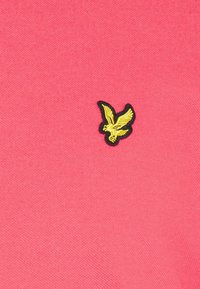 Lyle & Scott Poloskjorter - electric pink