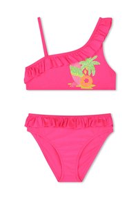 Rózsaszín bikiniszett, amely egy vállpántos toppal rendelkezik, fodros részletekkel és pálmafa, valamint gyümölcs grafikai mintával, fodros alsóval párosítva.