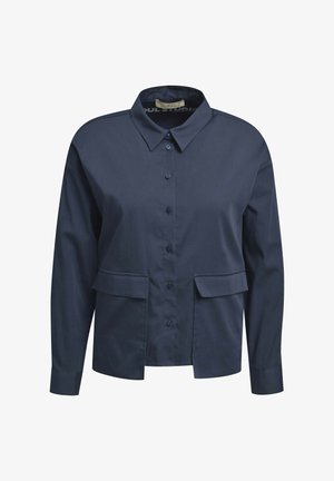 Marineblaues Langarm-Hemd mit Knopfleiste, spitzem Kragen und zwei vorderen Klappentaschen, dargestellt vor weißem Hintergrund.