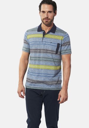 Polo-Shirt mit Streifenmuster in Blau, Grün und Grau, mit einem marineblauen Kragen und einer Brusttasche. Kurzärmelig, aus Baumwolle.