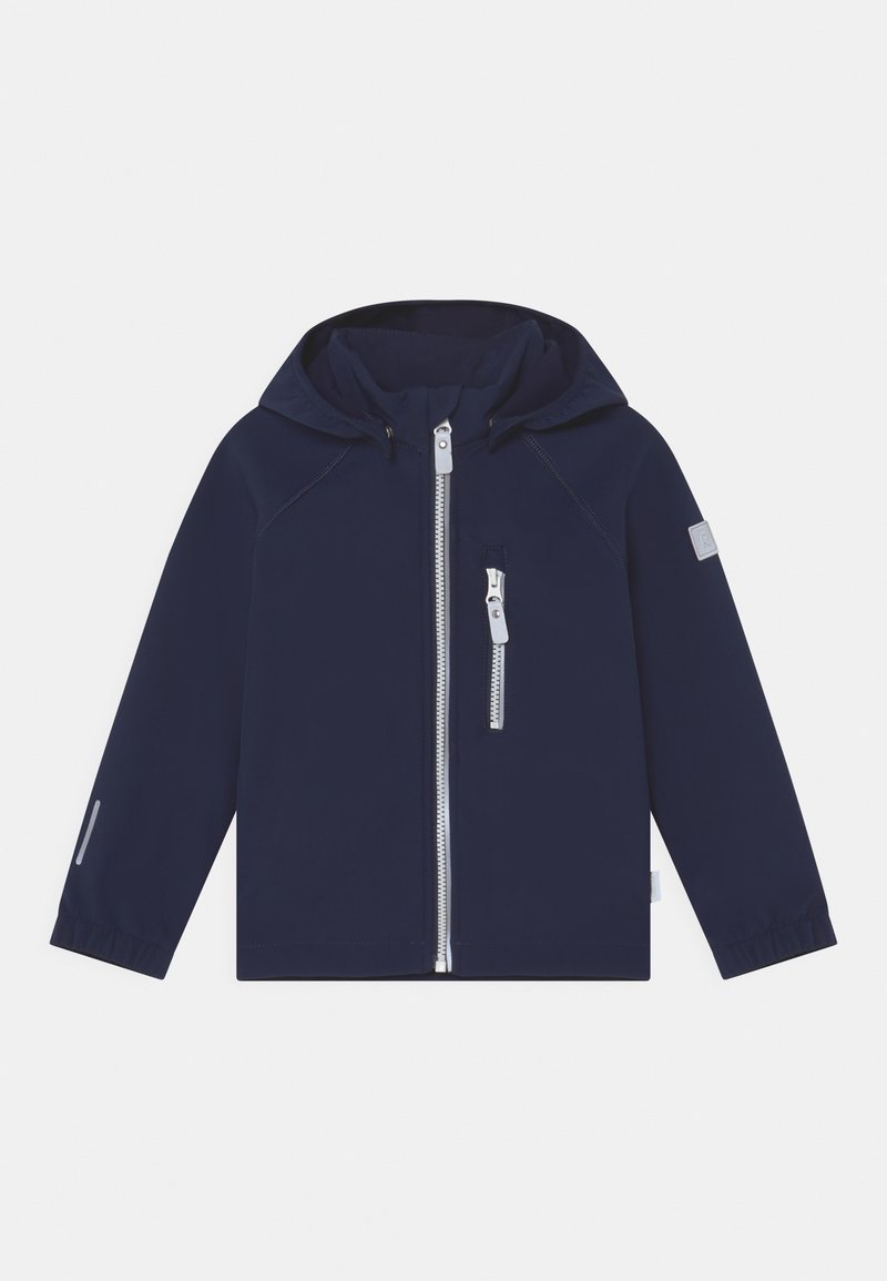 Giacca blu navy con cappuccio, chiusura anteriore con zip e dettagli riflettenti. Caratterizzata da maniche raglan e una tasca a marsupio divisa.