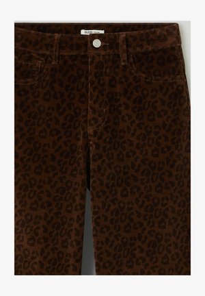 Pantalon en velours côtelé marron avec un motif léopard, des poches avant et une fermeture à bouton métal à la taille.