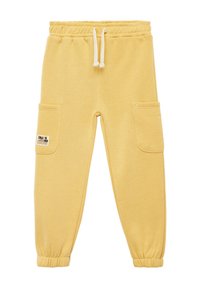 Pantalones de chándal amarillos hechos de una tela suave, con dos bolsillos laterales y una cinturilla con cordón. Puños en los tobillos; parche con logotipo en el bolsillo.