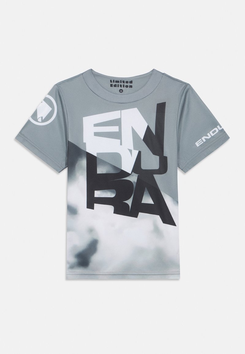 Grå t-shirt med kort ärm som har stort svart och vitt "ENDURA"-tryck, abstrakt mönster och "Limited Edition"-etikett vid halsringningen.