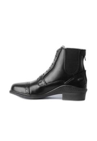 Bottines en cuir noir avec un bout arrondi, un laçage à l'avant, un panneau latéral élastique et un talon bas avec une semelle extérieure texturée.