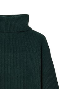 Dunkelgrüner gerippter Rollkragenpullover mit hohem Kragen und strukturiertem Stoff, der eine lockere Passform und weite Ärmel präsentiert.