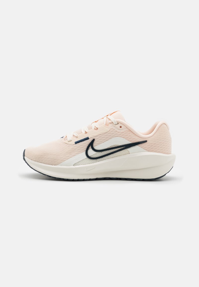 Nike Performance DOWNSHIFTER 13 - Katujuoksukengät - guava ice, armory,navy sail