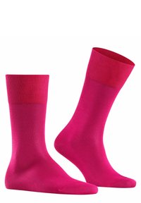 Calze di cotone fucsia, caratterizzate da un design in un unico colore, bordo a coste e texture liscia, progettate per comfort e traspirabilità.