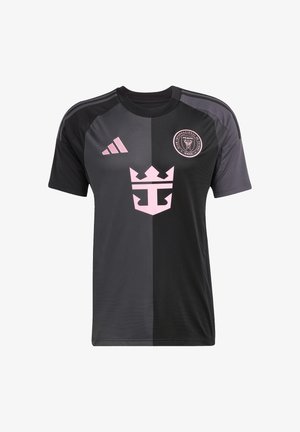 Maglia sportiva a maniche corte nera e grigia con logo rosa, icona di corona e strisce Adidas sulle spalle. Realizzata in materiale traspirante.