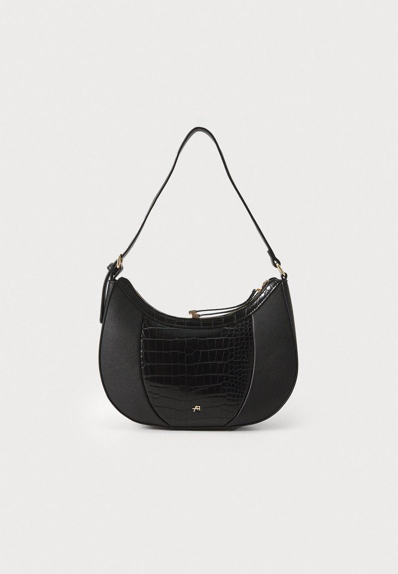 Melna rokassoma ar izliekta formu, kurai ir krokodila tekstūras akcenti un gluda ādas virsma. Zelta elementi un plecu siksna.