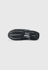 adidas Sportswear UNISEX - Pārgājienu apavi - core black/black reflective/semi lucid red