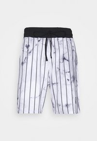 Czarno-białe szorty plażowe z marmurkowym wzorem i pionowymi paskami, z siateczkowego materiału, elastycznym pasem w talii i sznurkiem do regulacji.