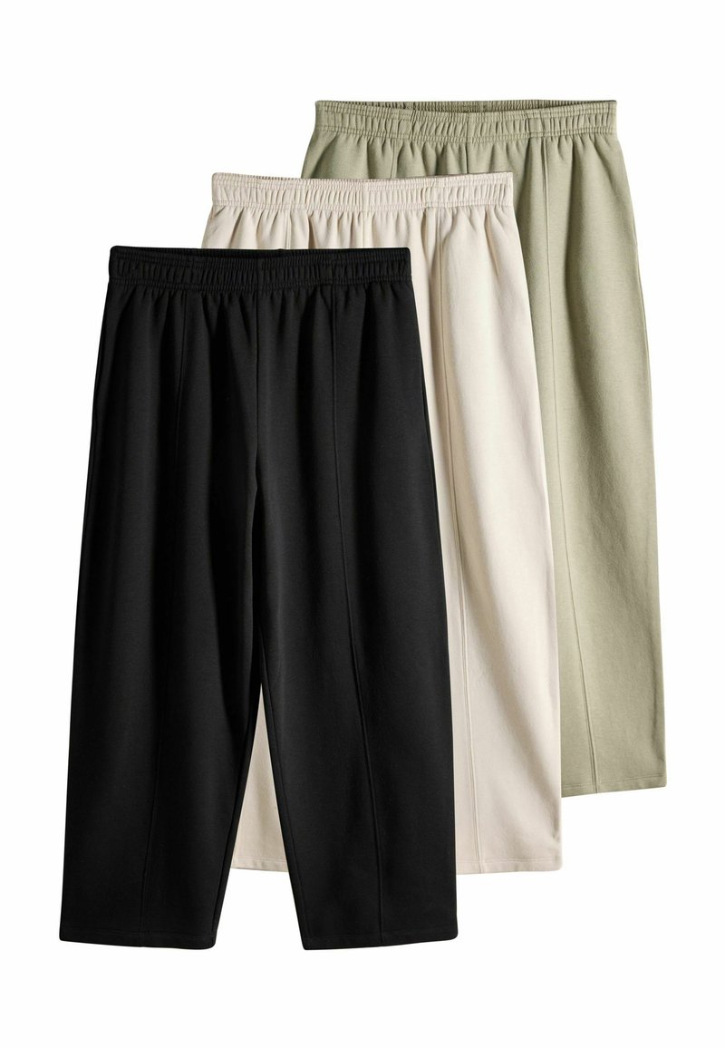 Drie paar relaxed-fit broeken: zwart, crème en olijfgroen. Gemaakt van een zachte stof met een elastische tailleband en een taps toelopend ontwerp.