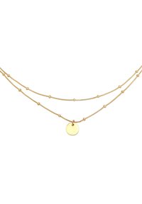 Collana a strati in oro, con due fili: uno liscio e uno con piccole perle, e un pendant circolare che pende dal centro.
