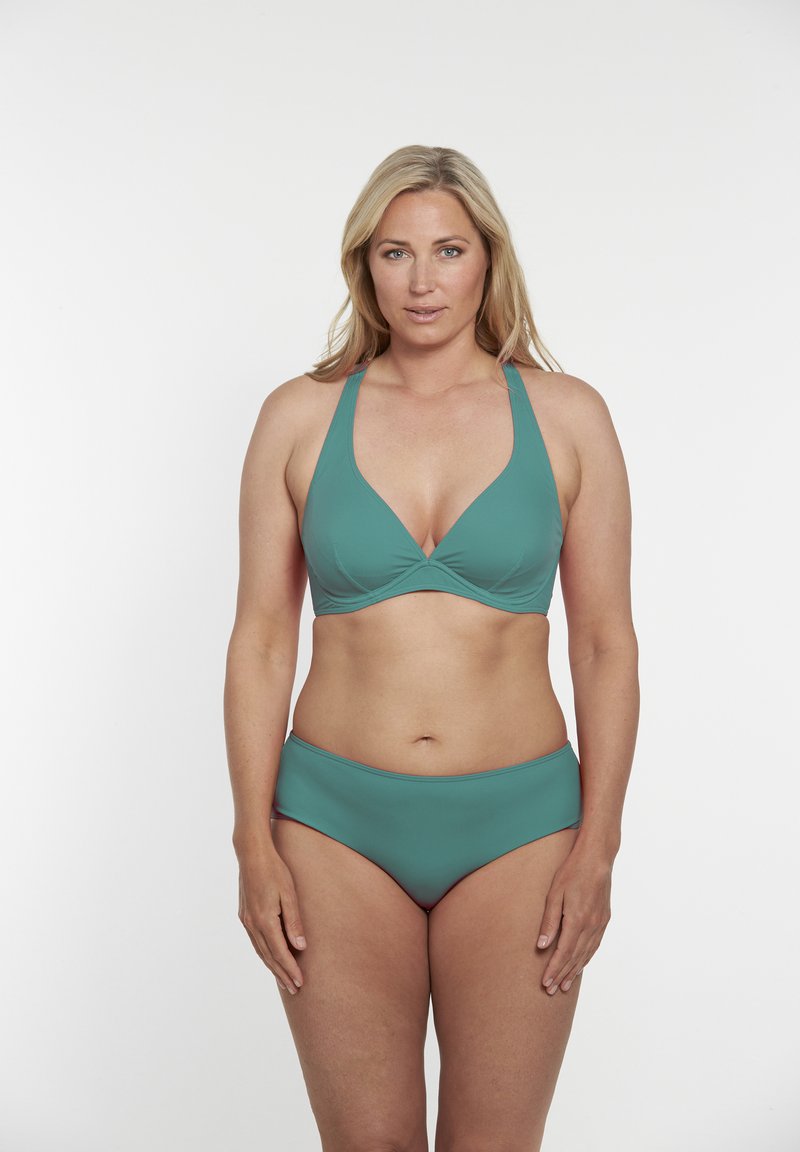 Set di bikini verde acqua che presenta un top a halter con scollatura profonda e un retro alto abbinato, realizzato in un tessuto morbido e elasticizzato.
