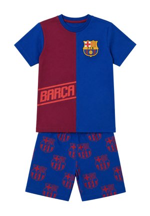 Dziecięcy dwuczęściowy strój z połową bordowej, połową niebieskiej koszuli z logo FC Barcelona i niebieskimi spodenkami ozdobionymi powtarzającymi się logo drużyny.