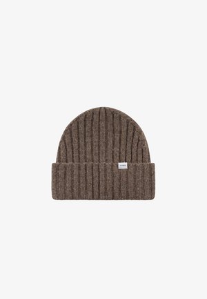 Brown wool beanie with ribbed texture and folded cuff. Features a small white label with “LES DEUX” on the side.