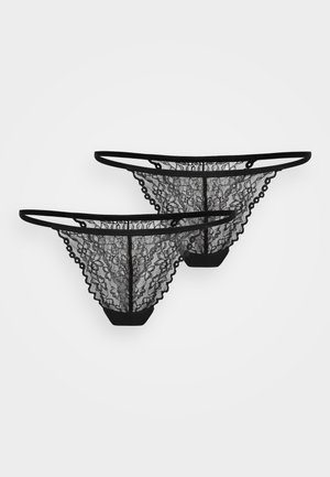 Tanga de encaje negro con bordes festoneados, presenta delicados patrones florales y finas correas elásticas, paquete doble. Textura suave, diseño transparente.