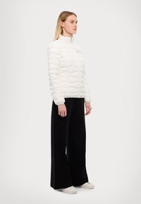 EA7 Emporio Armani Zimska jakna - white