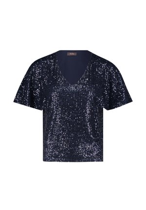 Marineblauw sequin-top met een V-hals en korte mouwen. Kenmerkt zich door een glanzend patroon dat is gemaakt van dicht op elkaar geplaatste sequins, met een gladde stoftextuur.
