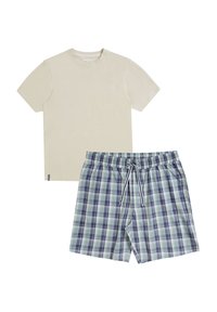 Camiseta de algodón beige con mangas cortas, combinada con bañador a cuadros en azul y verde que cuenta con cintura elástica y cordón.
