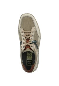 Beżowe trampki z płótna z ciemnoniebieskimi akcentami, brązowymi skórzanymi detalami, okrągłym noskiem i jasnobrązowymi sznurowadłami. Posiadają teksturowaną wkładkę oraz widoczne przeszycia.
