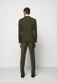 HUGO ARTI HESTEN - Fato - dark green