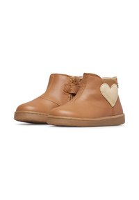 Bruna läderankelboots med en sidodragkedja, rund tå och en beige hjärtdetalj på utsidan. Lätt gummisula.