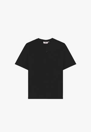 Zwart T-shirt met korte mouwen en een ronde hals, met een klein geborduurd logo van gekruiste golfclubs en een golfbal midden op de borst.