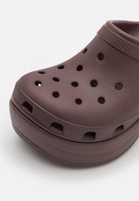 Crocs SIREN UNISEX - Slip-ins med hög sula - mocha