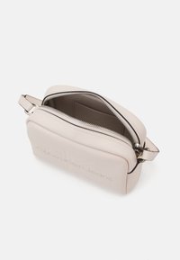 Calvin Klein Jeans SCULPTED CAMERA BAG MONO - Borsa a tracolla - gray morn