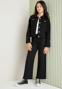 Lipsy REGULAR FIT - Traper jakna - black