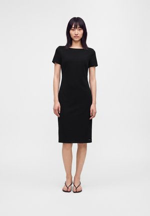 Calvin Klein, CREPE BOAT NECK SHORT SLEEVE DRESS - Robe en jersey - black