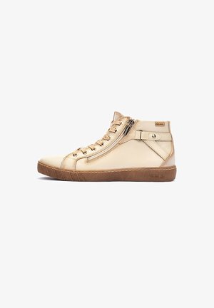 Zapatilla alta beige hecha de cuero suave, con cordones en la parte delantera, cremallera lateral, suela de goma y un sutil logo en la parte superior.