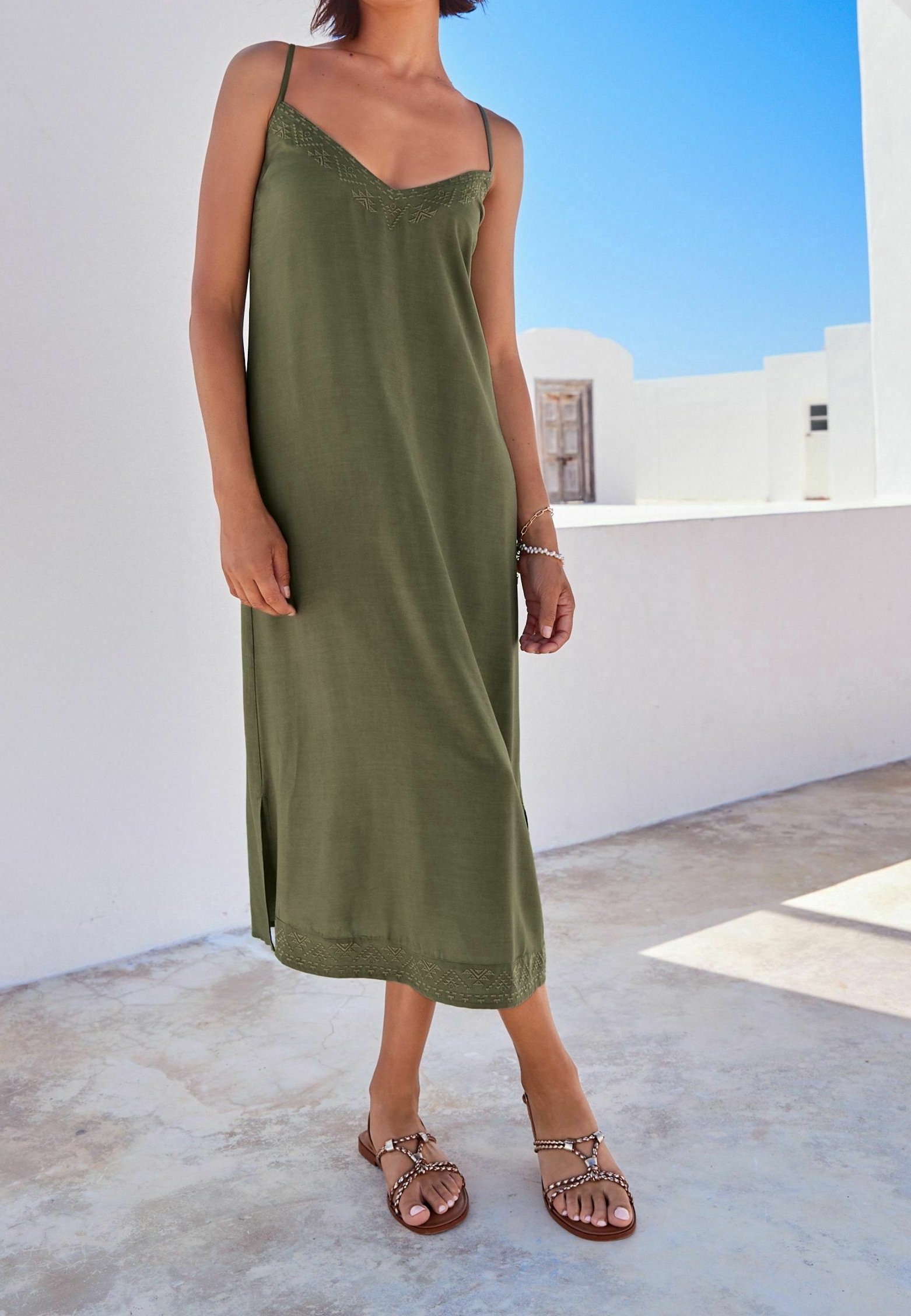 slim fit dress slacks Mac Duggal Short Sleeve Fringe Detailed Midi Dress main image 1