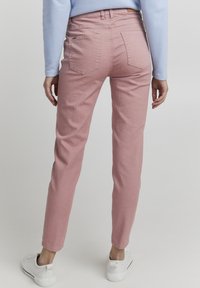 Oxmo OXPEETJE TIGHT FIT - Hlače - ash rose