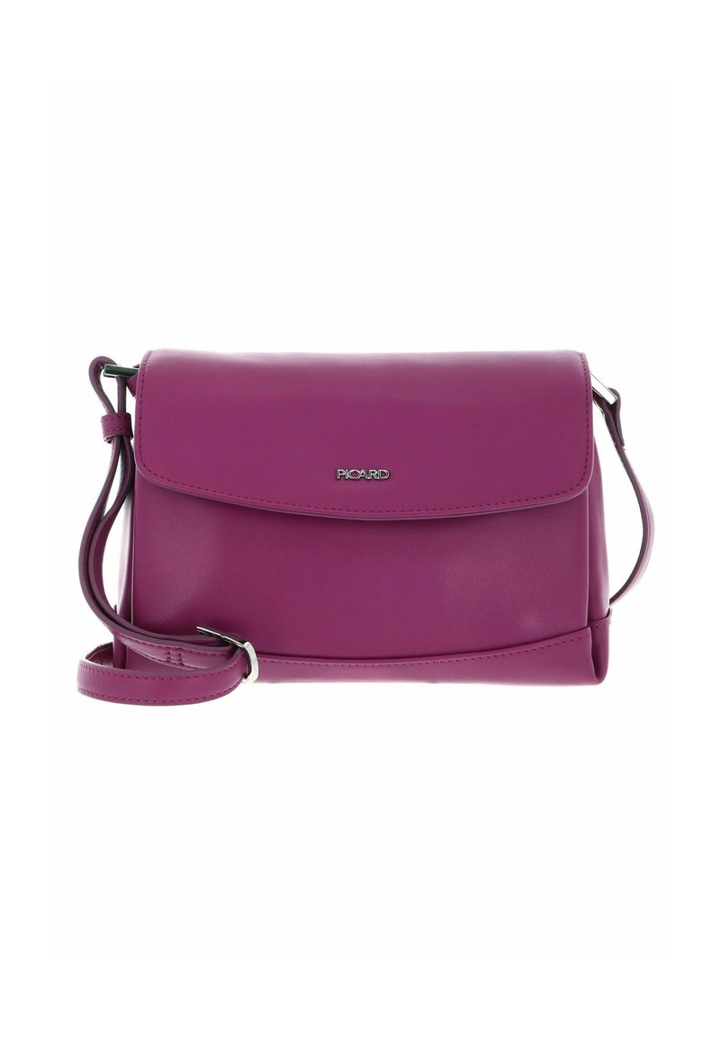 Sac à bandoulière en cuir violet avec fermeture à rabat et sangle réglable, arborant un petit logo métallique de la marque sur le devant.