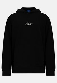 Juodas medvilnės mišinio gobtuvėlis, su priekiu kišene ir baltu kursyvu „Rebel“ logotipu ant krūtinės. Klasikinis siluetas.