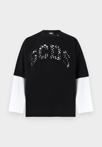 Μαύρο μακρυμάνικο πουκάμισο με λευκά μανίκια και διάτρητα γράμματα GCDS στο στήθος.