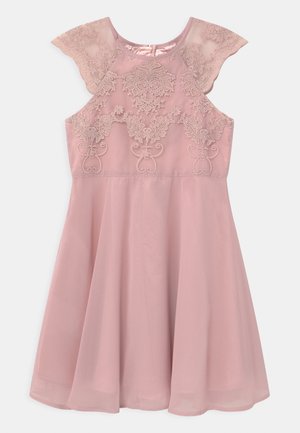 Rosa ärmelloses Kleid mit transparentem Spitzenoberteil, floraler Stickerei und ausgestelltem Chiffonrock.