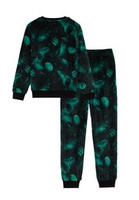 Set de pijama din fleece, cu un motif spațial în nuanțe de negru și teal, prezentând modele planetare; mâneci lungi și pantaloni cu manșete elastice.