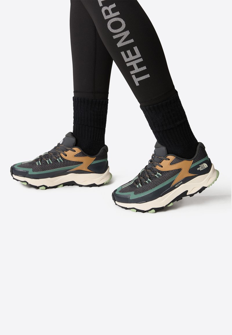 The North Face VECTIV TARAVAL - Zapatillas - asphalt grey dark sage
