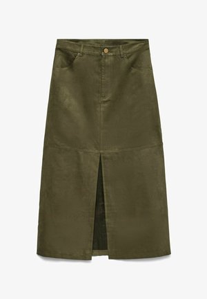 Olivzaļš midi svārki ar priekšējo šķēlumu, jostas cilpām, priekšējām kabatām un pogu aizdari, izgatavoti no zamšāda līdzīgas auduma.