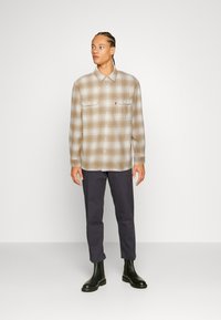 Levi's® JACKSON  - Overhemd - tyrone iced coffee