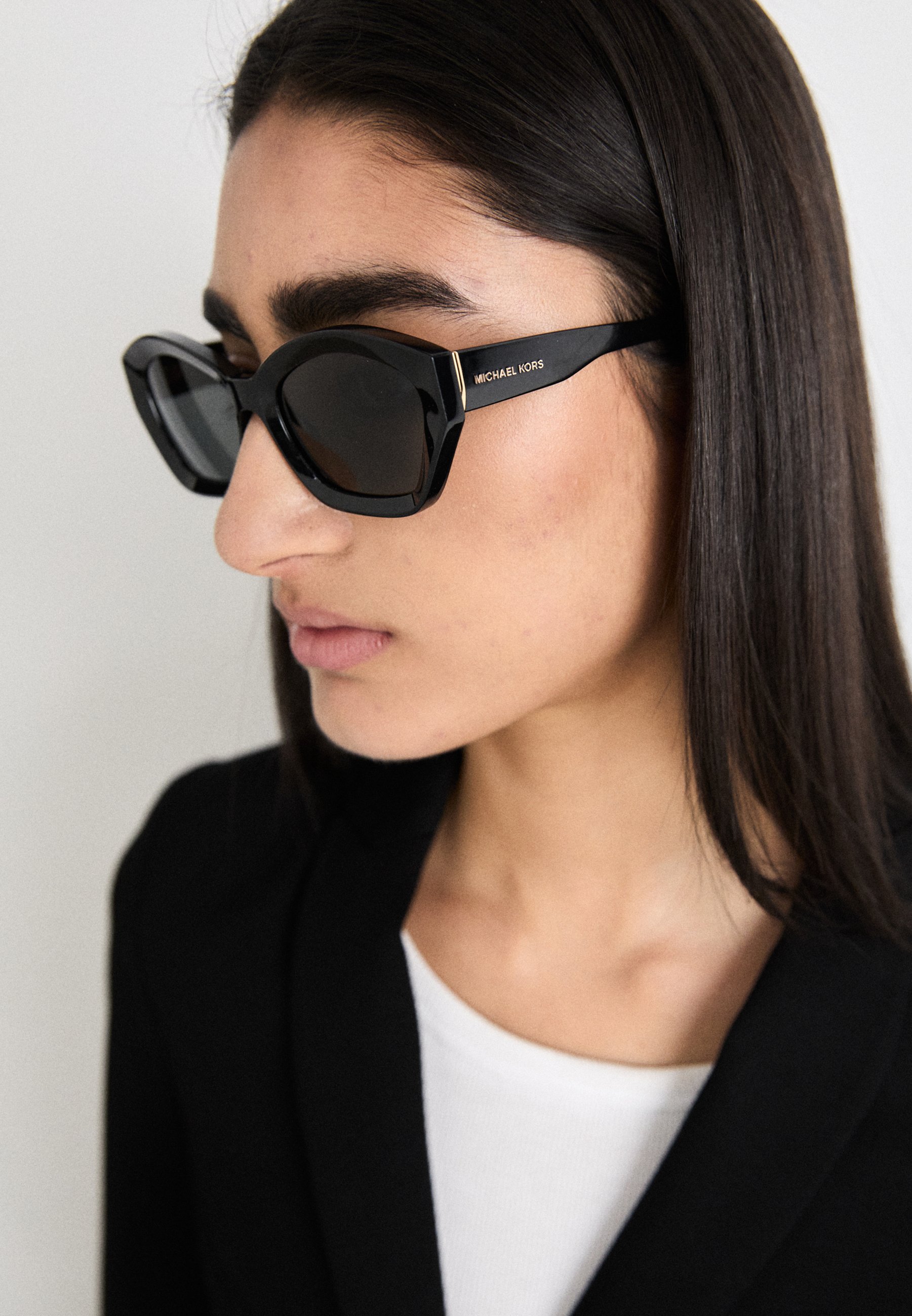 Michael Kors BEL AIR - Sonnenbrille - black/dark grey solid 