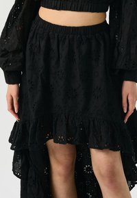Laurella sukňa v tvare A - black
