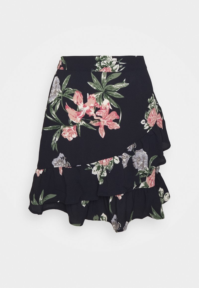 Jupe noire avec imprimé floral rose, blanc et vert, avec des volants superposés le long de l'ourlet et un design asymétrique.