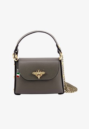 Grijze leren crossbodytas met een textuur oppervlak, gouden bij-embleem, gouden hardware en een kettingband. Voorzien van een accent met een driekleurige Italië-tag.