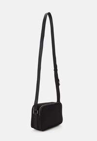 Guess VEZZOLA JACQUARD UNISEX  - Keresztpántos táska - coal/black