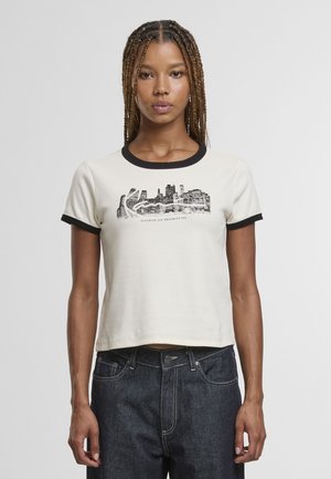 - T-shirt z nadrukiem